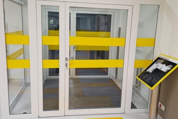 pasy ostrzegawcze na szkle
